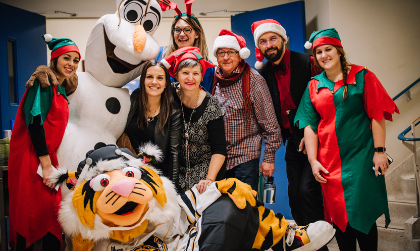 _KIM9107 La magie de Noël déferle à l’hôpital pour une septième année!